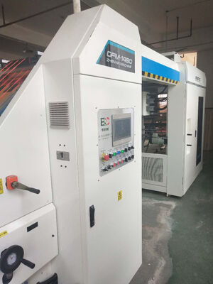 Laminating lạnh hoặc nóng Hệ thống Laminating lá lợp được cung cấp bởi 30KW máy điện đảm bảo quá trình mài mài trơn tru