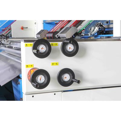 Máy cán sáo hoàn toàn tự động Độ chính xác cao 2200mm để dán các tông và bìa cứng