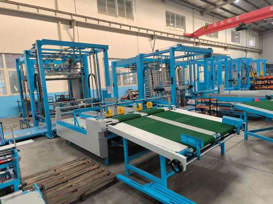 Máy đắp xếp tự động Flip Flop được thiết kế để cải thiện sản xuất bìa carton sóng bằng cách tự động hóa các quy trình đếm giấy, xoay và xếp chồng